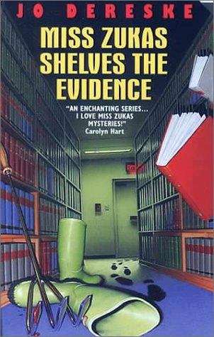 Book cover of Miss Zukas Shelves the Evidence (Miss Zukas Mystery #8)