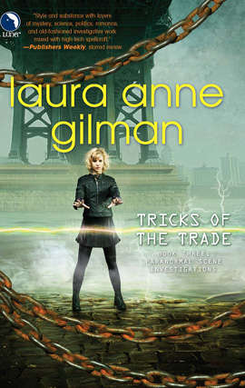 Book cover of Tricks of the Trade (Paranormal Scene Investigations #3)