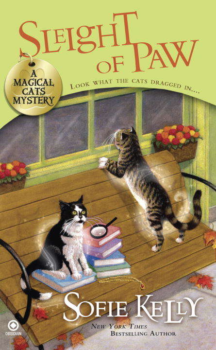 Book cover of Sleight of Paw (Magical Cats Mystery #2)