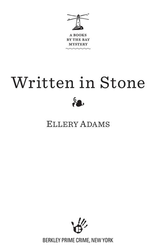 Book cover of Written in Stone (A Books by the Bay Mystery #4)