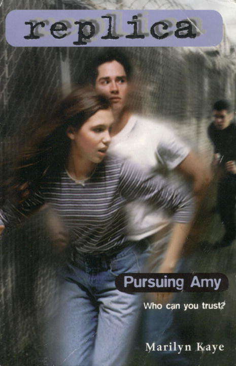 Book cover of Pursuing Amy (Replica #2)