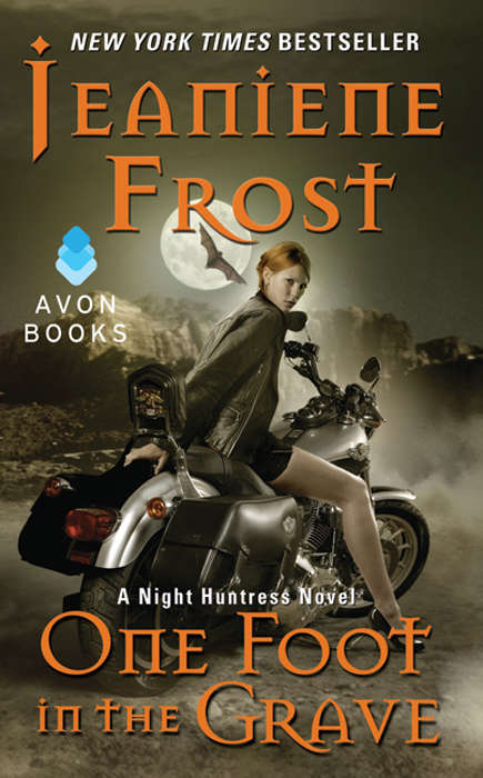 Book cover of One Foot in the Grave (Night Huntress #2)