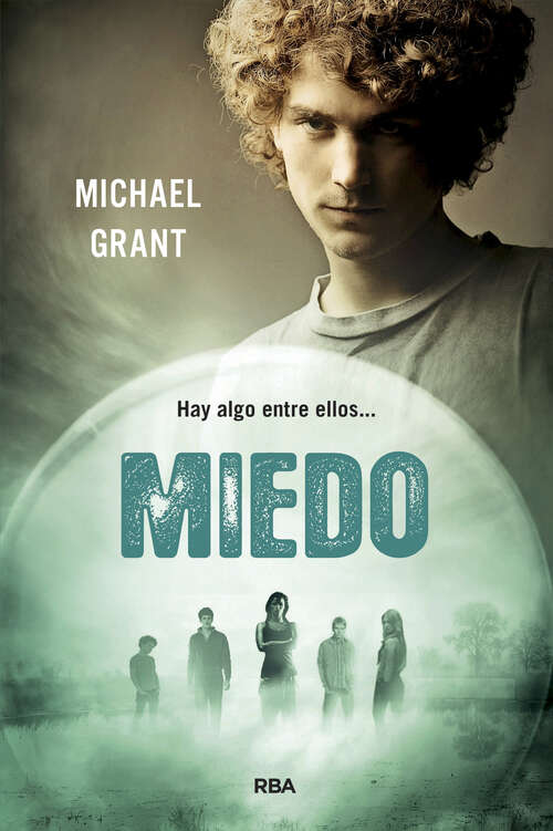 Book cover of Miedo: Hay algo entre ellos… (Saga Olvidados: Volumen 5)