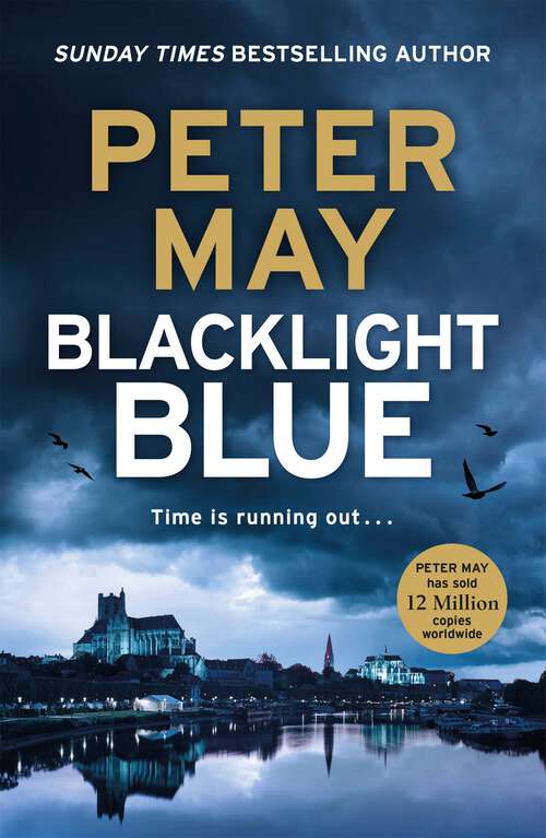 Book cover of Blacklight Blue: A race against time to crack a deadly cold case (Enzo 3)