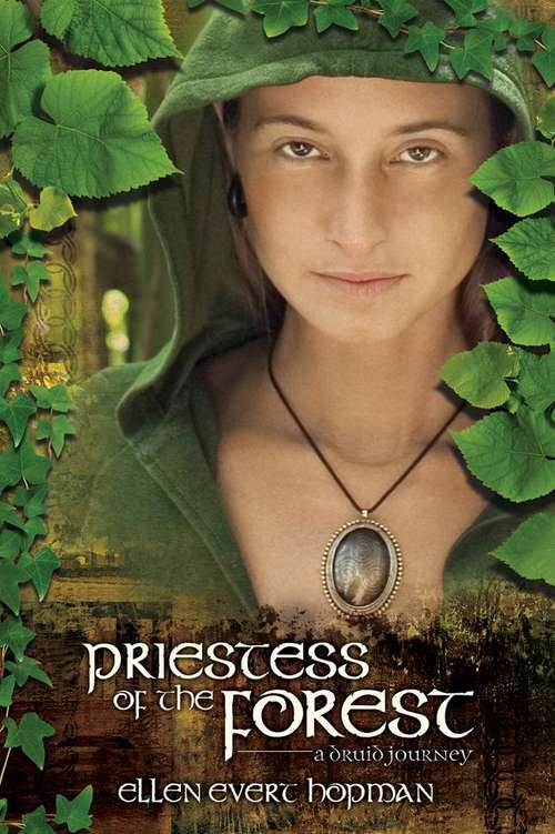 Book cover of Priestess of the Forest: A Druid Journey