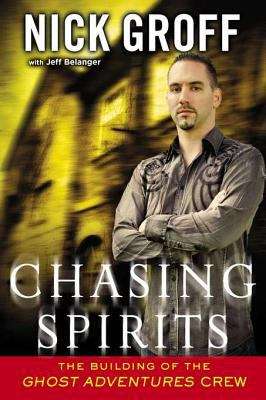 Book cover of Chasing Spirits: The Building of the Ghost Adventures Crew
