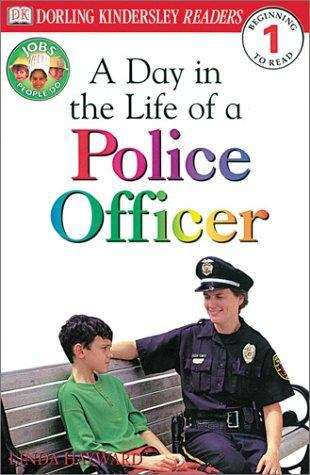 Book cover of A Day in the Life of a Police Officer  (First American Edition) (Darling Kindersley Readers )