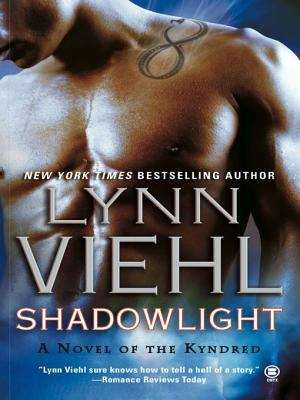 Book cover of Shadowlight (Kyndred #1)