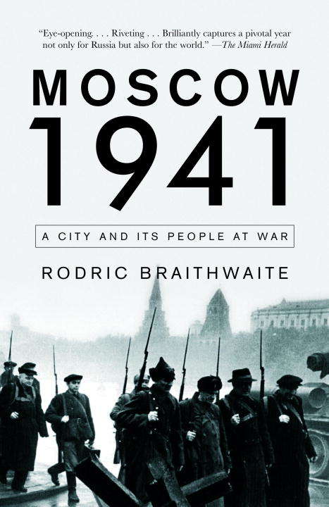 Book cover of Moscow 1941: A City and Its People at War