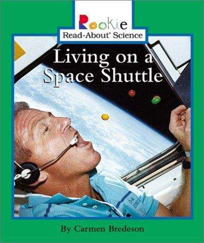 Book cover of Living on a Space Shuttle (Rookie Read-About® Science)