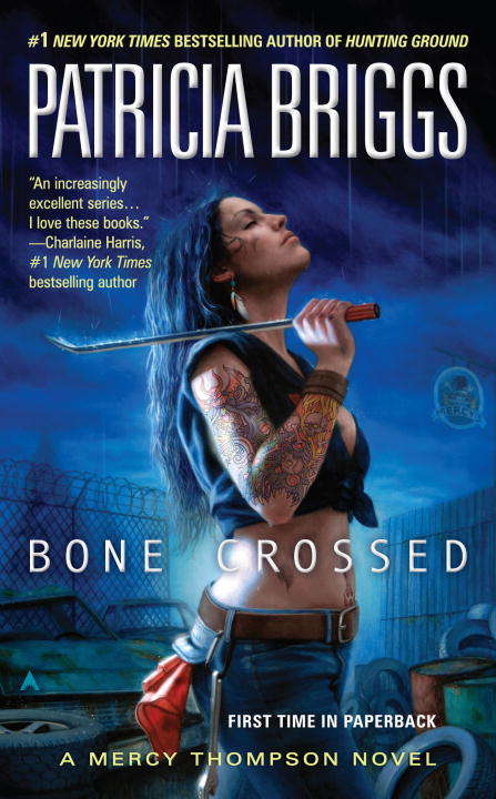Book cover of Bone Crossed (Mercy Thompson #3)