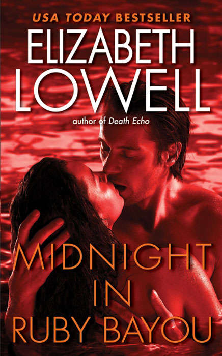 Book cover of Midnight in Ruby Bayou