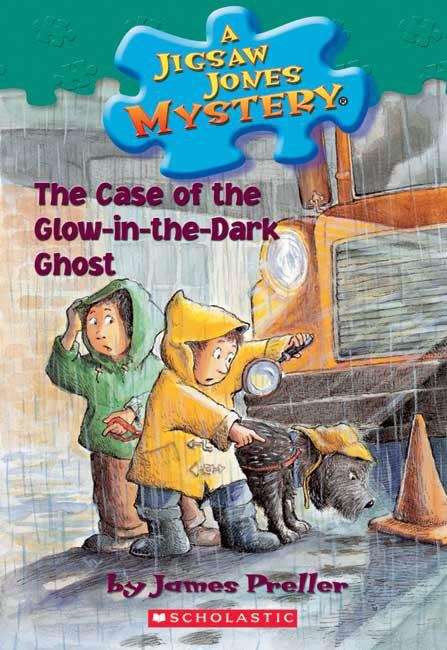 Book cover of The Case of the Glow-in-the-Dark Ghost (Jigsaw Jones Mystery #24)