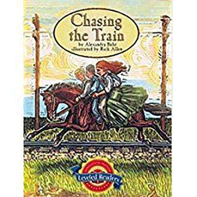 Book cover of Chasing the Train [Grade 3]
