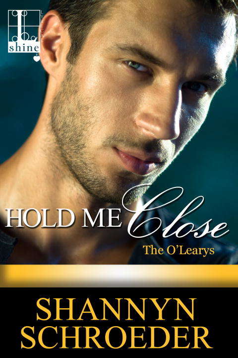 Book cover of Hold Me Close