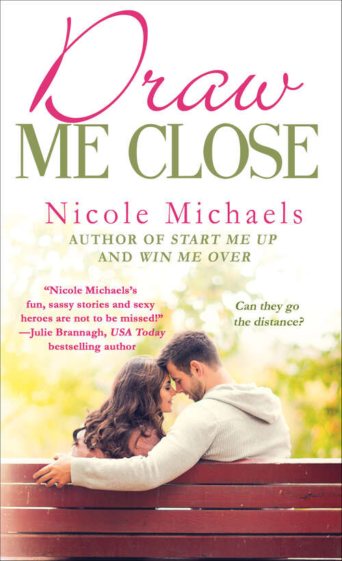 Book cover of Draw Me Close (Hearts and Crafts)