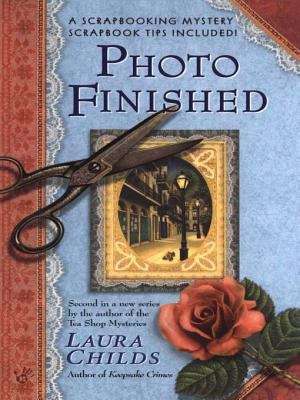 Book cover of Photo Finished (A Scrapbooking Mystery #2)