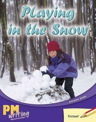 Book cover of Playing in the Snow (Into Reading, Level J #18)