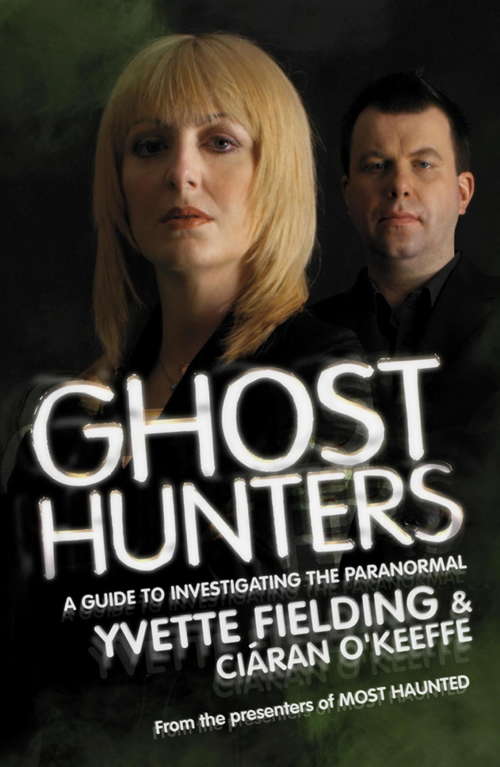 Book cover of Ghost Hunters: A Guide to Investigating the Paranormal