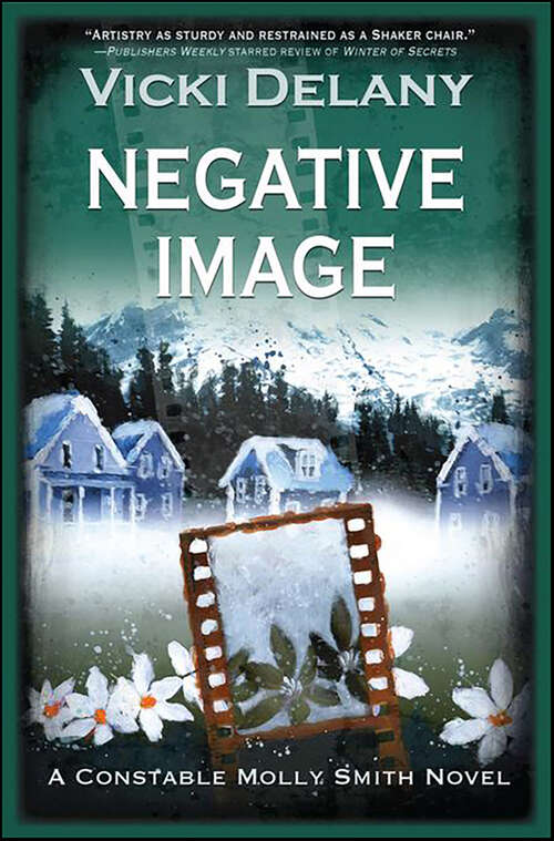 Book cover of Negative Image: A Constable Molly Smith Novel (large Print 16pt) (Constable Molly Smith Novels #4)