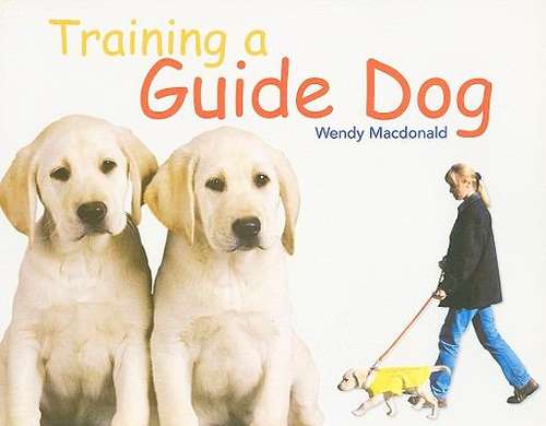 Book cover of Training a Guide Dog (Rigby Literacy: Level 17)