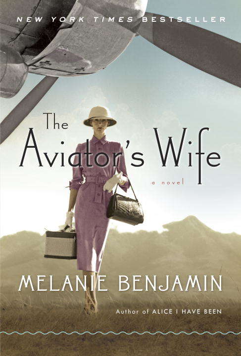 Book cover of The Aviator's Wife