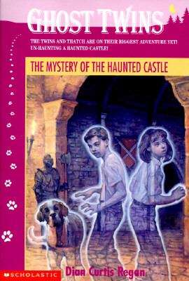 Book cover of The Mystery of the Haunted Castle (Ghost Twins, #8)
