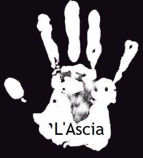 Book cover of L'Ascia
