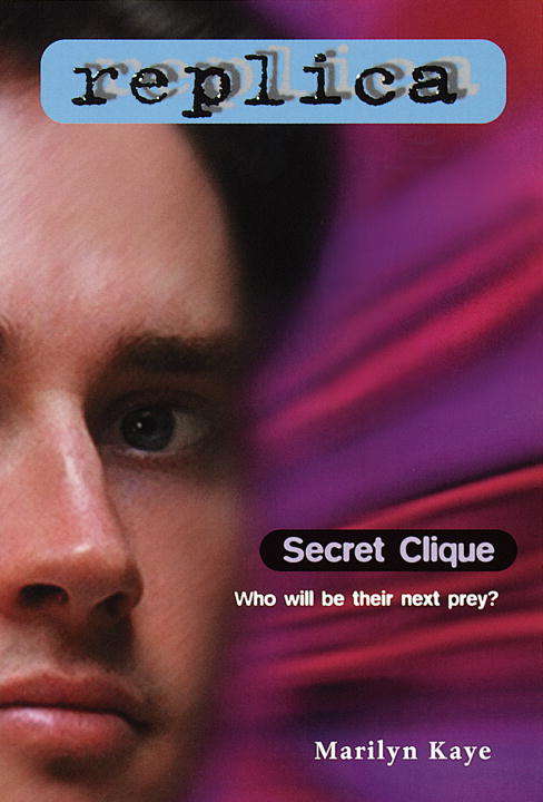 Book cover of Secret Clique (Replica #5)